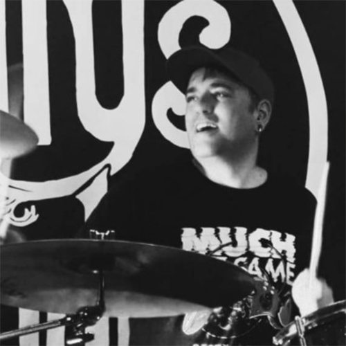 Miki Drummer live performance
