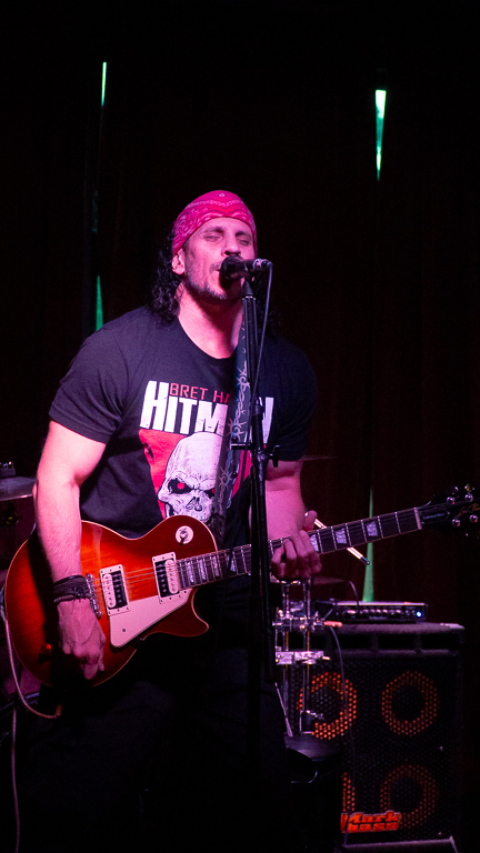 Lift the Anchor vocalist singing at the microphone, Portside Pub